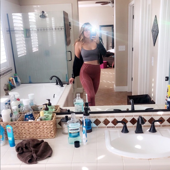 Meet your Posher, Taylor - Picture 2 of 4